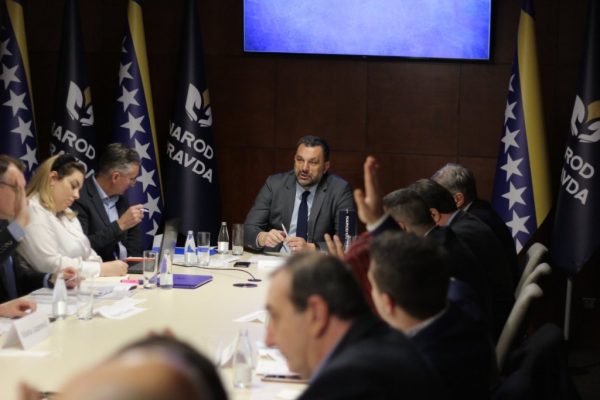 Foto: Narod i pravda