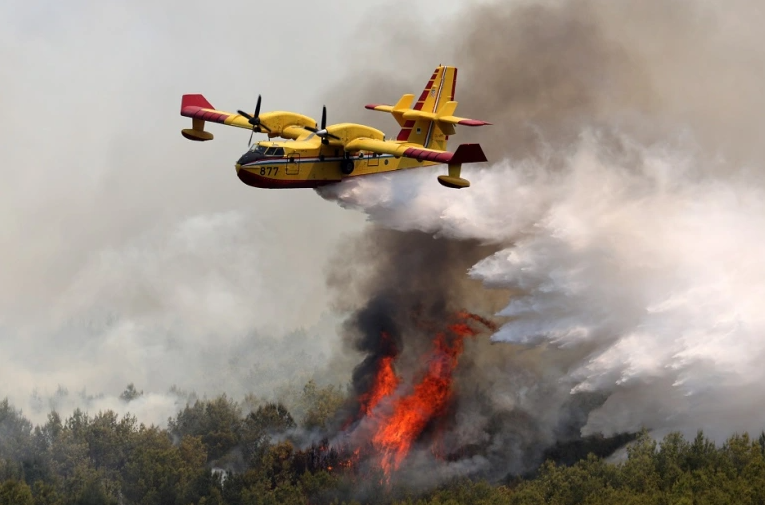 Kanaderi Hrvatskog ratnog zrakoplovstva pomažu u gašenju požara u Bosni i Hercegovini, 2021. godina (Dusko Jaramaz/PIXSELL)